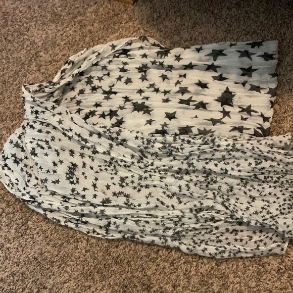 EUC white sheer scarf with big to little black stars - Picture 1 of 3